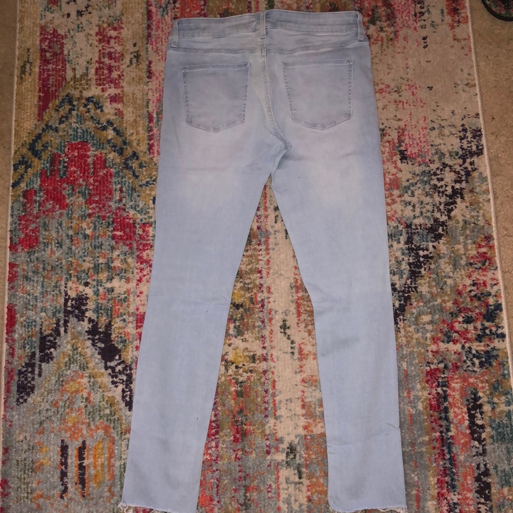 UNIQLO RIPPED JEANS - Picture 2 of 7